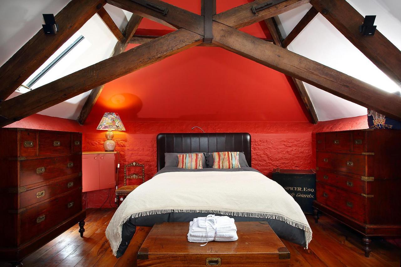 Snobs And Rebels Appartement